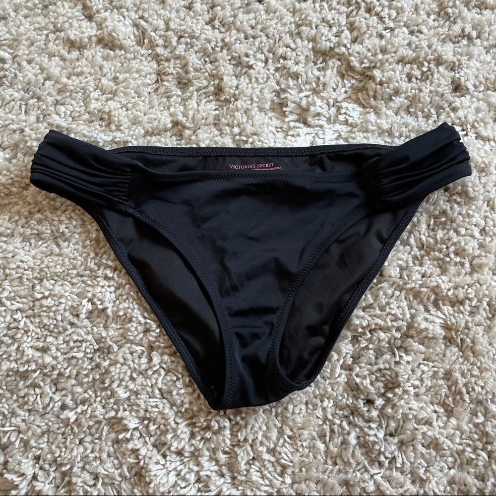 Victoria’s Secret Bikini Bottoms Women’s Black Size Medium Plain Bottom